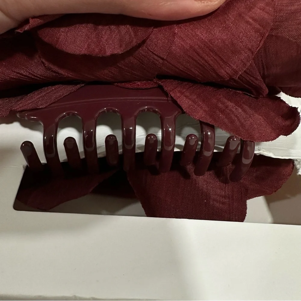 Zara Woven Floral Hair Clip in Burgundy - Picture 5 of 9